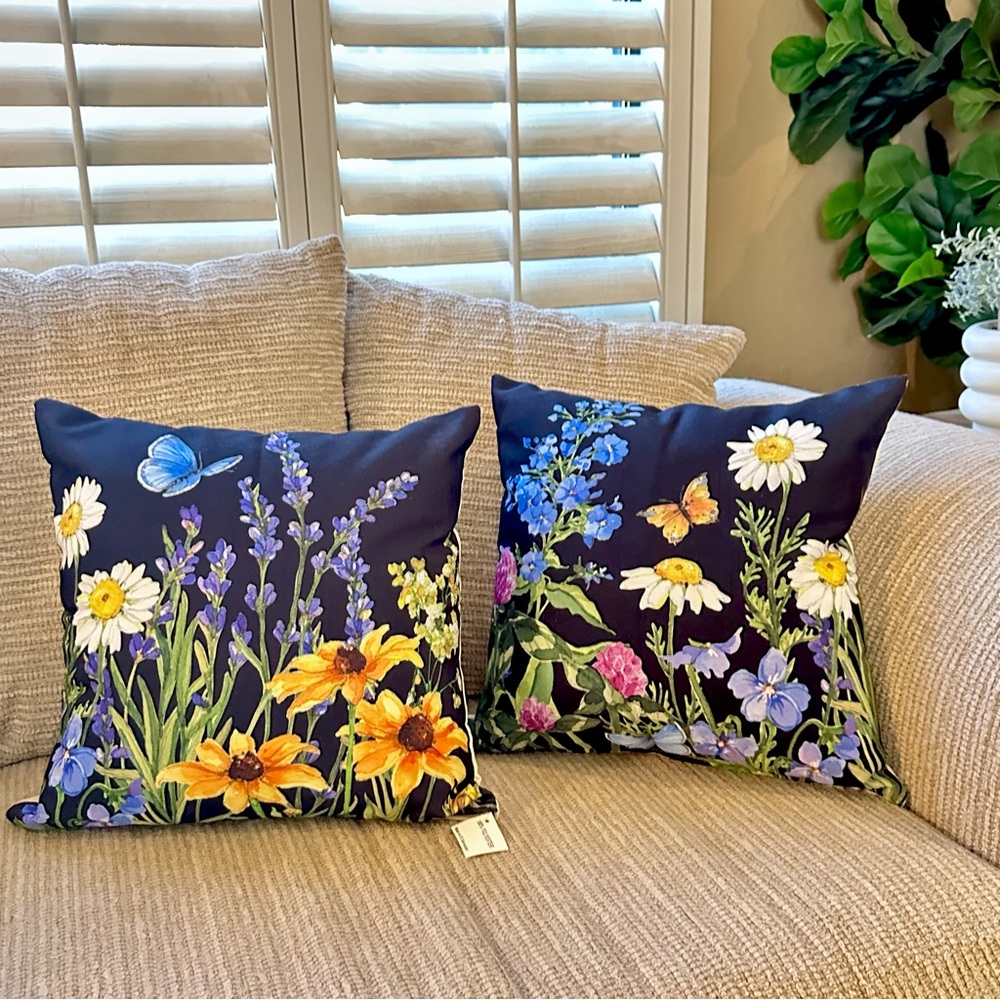 NWT Indoor/Outdoor Throw Pillows Sally Eckman Roberts Art‎ Butterfly Flowers 18” - Picture 3 of 10